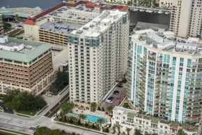 Downtown Harbour Island Oasis